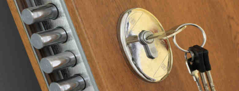 cerrajeria cerradura madrid 780x300 - Cambiar la cerradura de la puerta de entrada